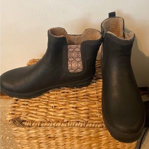 Fur lined rubber boots